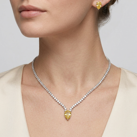 Avelis Amber Necklace