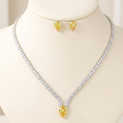 Avelis Amber Necklace