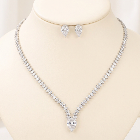Avelis Diamond Earrings