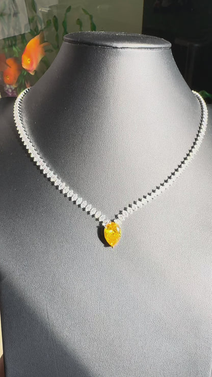 Avelis Amber Necklace